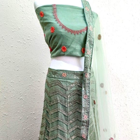 Green Wedding Sangeet Haldi Lehenga Choli - Picture 2 of 2